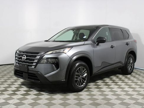 Used 2024 Nissan Rogue S FWD image 3