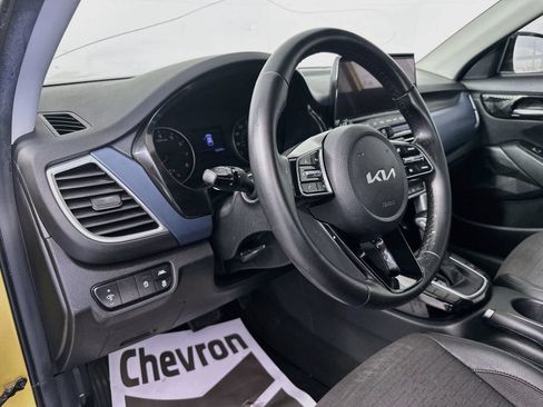 Used 2023 Kia Seltos S w/ Navigation Package FWD image 9