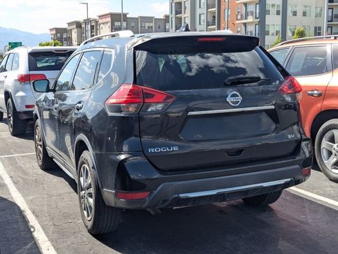Used 2017 Nissan Rogue SV FWD image 5