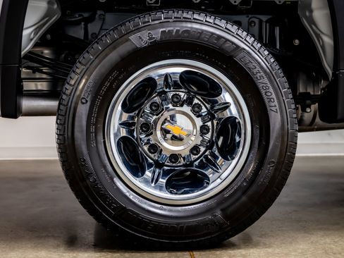 Used 2025 Chevrolet Silverado 3500 LT image 39