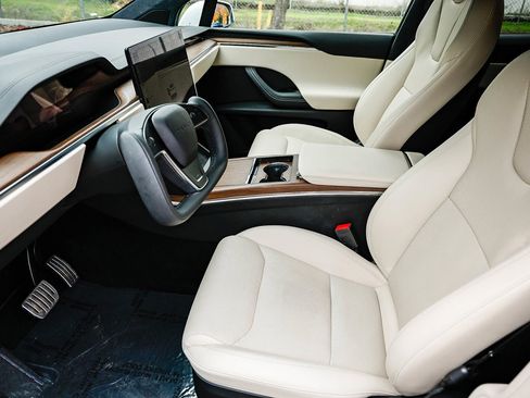 Used 2023 Tesla Model X image 19