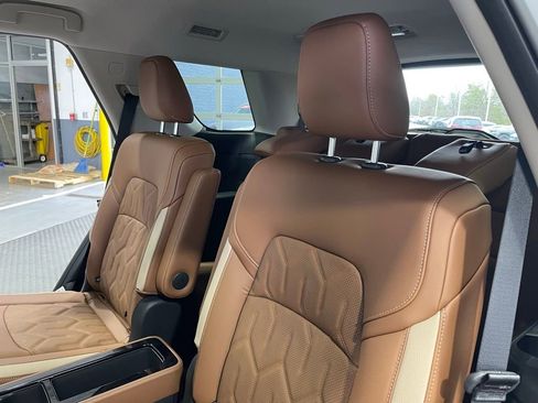 New 2026 Nissan Pathfinder Platinum image 18