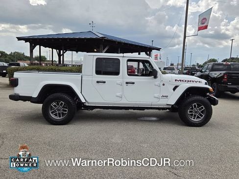 Used 2025 Jeep Gladiator Mojave w/ Convenience Group AWD/4WD image 15