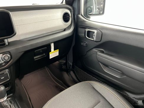 New 2025 Jeep Gladiator Sport AWD/4WD image 10