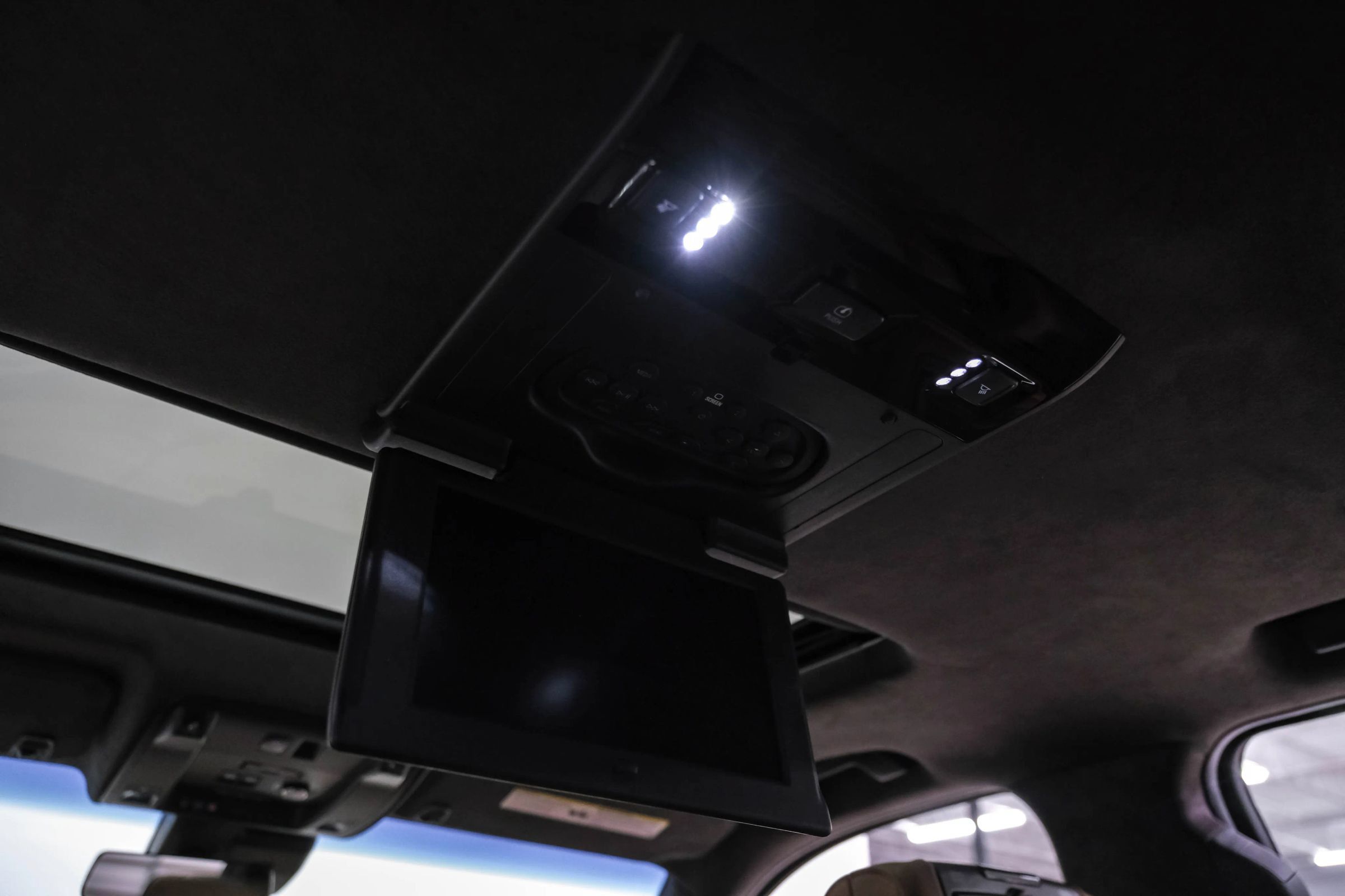 Used 2017 Cadillac Escalade ESV Platinum AWD/4WD image 35