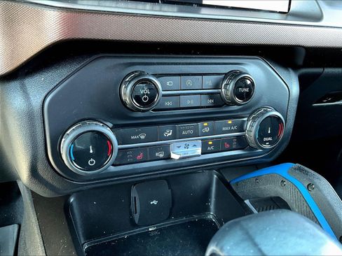 Used 2022 Ford Bronco Outer Banks AWD/4WD image 15