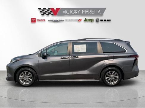 Used 2023 Toyota Sienna LE FWD image 2