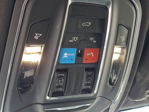 Used 2023 Jeep Grand Cherokee Altitude AWD/4WD image 26