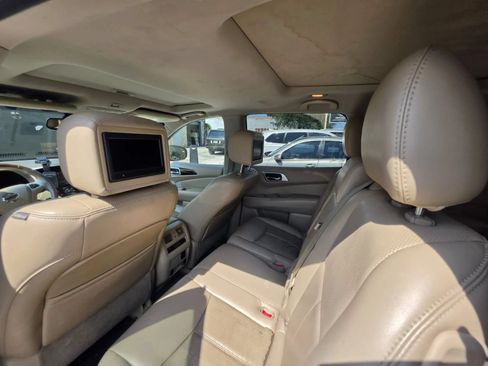 Used 2015 Nissan Pathfinder Platinum w/ Family Entertainment Package FWD image 8
