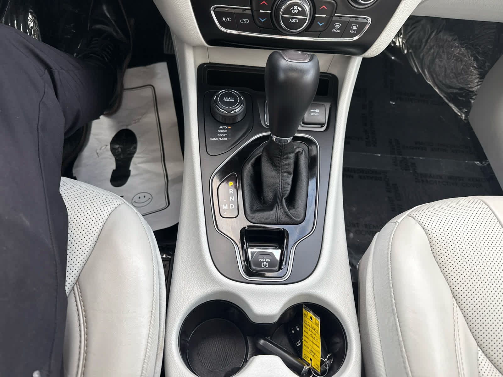 Used 2019 Jeep Cherokee Limited w/ Luxury Group AWD/4WD image 23