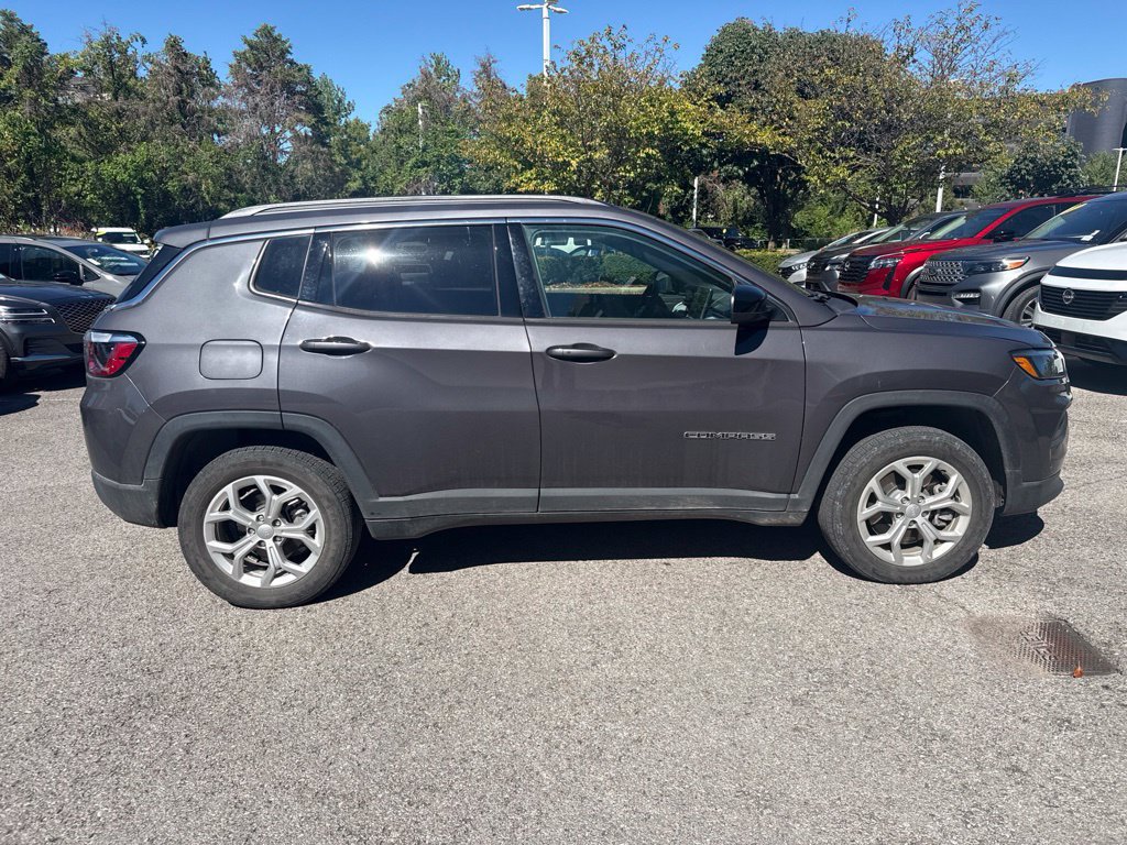 Used 2024 Jeep Compass Latitude AWD/4WD image 2