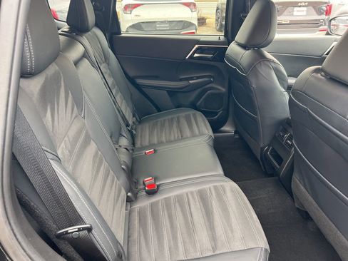 Used 2024 Mitsubishi Outlander SE image 15