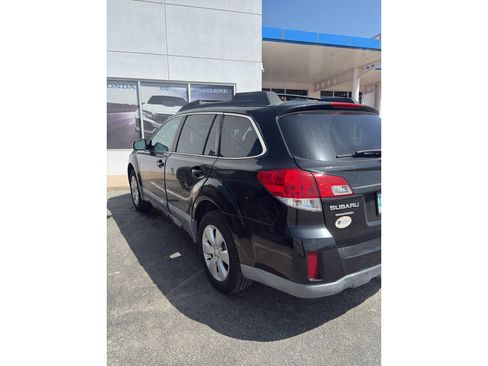 Used 2010 Subaru Outback 2.5i Premium AWD/4WD image 4