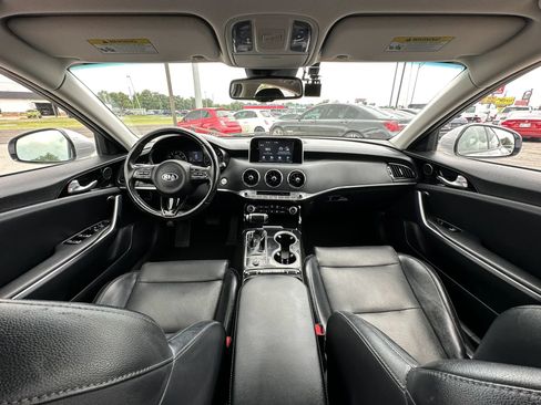 Used 2018 Kia Stinger RWD image 2