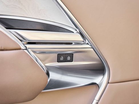 Used 2024 Land Rover Range Rover SV image 33