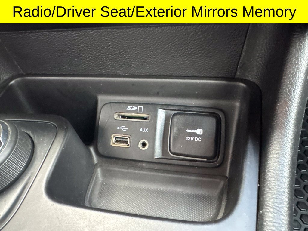 Used 2017 Jeep Cherokee Trailhawk AWD/4WD image 29