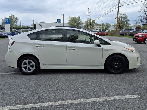 Used 2014 Toyota Prius Two FWD image 7