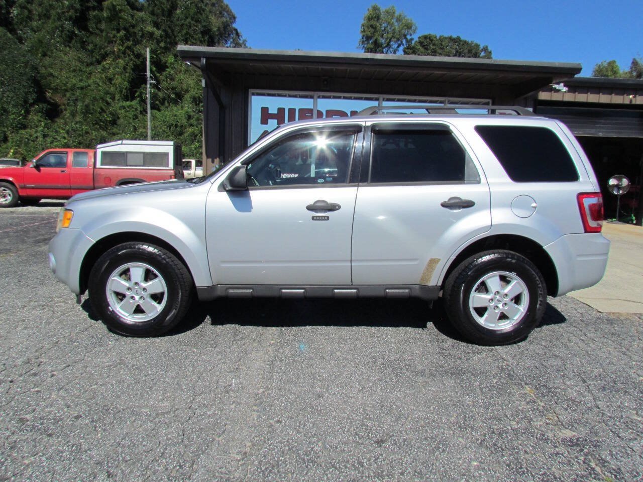 Used 2010 Ford Escape XLT FWD image 2