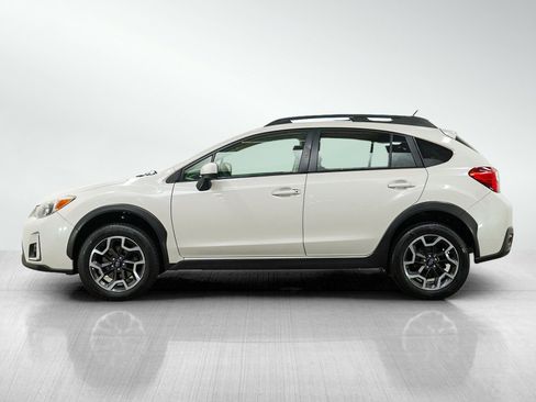 Used 2017 Subaru Crosstrek 2.0i Premium w/ Moonroof Package AWD/4WD image 2