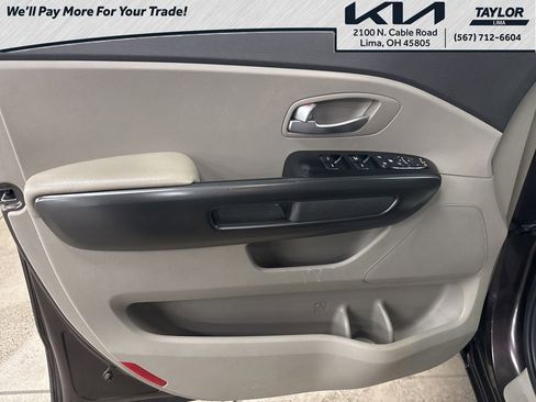 Used 2017 Kia Sedona LX w/ LX Essentials Premium Package image 26