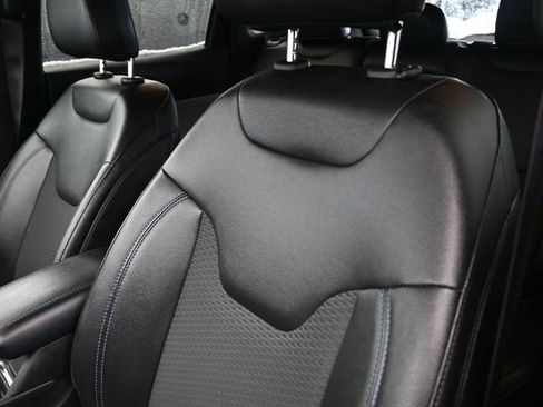 Used 2024 Jeep Compass Latitude image 19