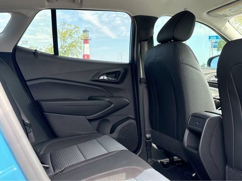 Used 2025 Chevrolet Trax LT FWD image 26
