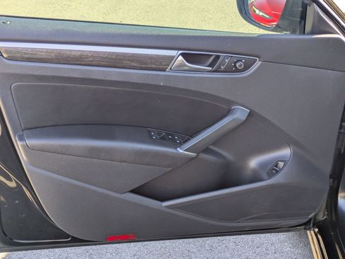 Used 2017 Volkswagen Passat 1.8T SE image 11