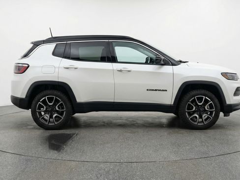 Used 2025 Jeep Compass Trailhawk AWD/4WD image 11