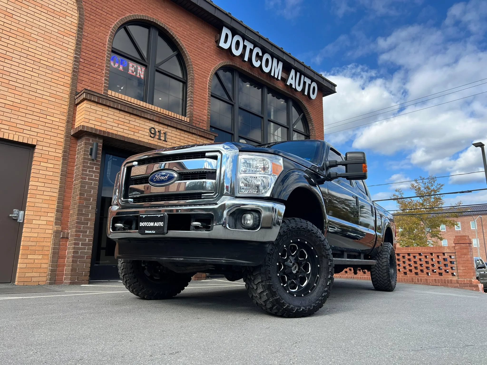 Used 2011 Ford F250 XLT w/ XLT Premium Pkg AWD/4WD image 3
