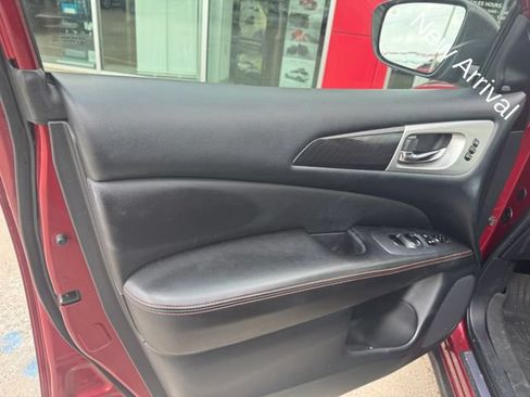 Used 2019 Nissan Pathfinder SL AWD/4WD image 4