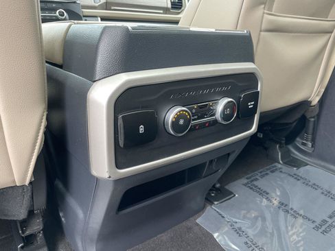 Used 2023 Ford Expedition Limited RWD image 29