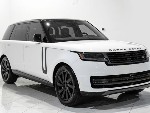 Used 2025 Land Rover Range Rover Long Wheelbase SE image 3