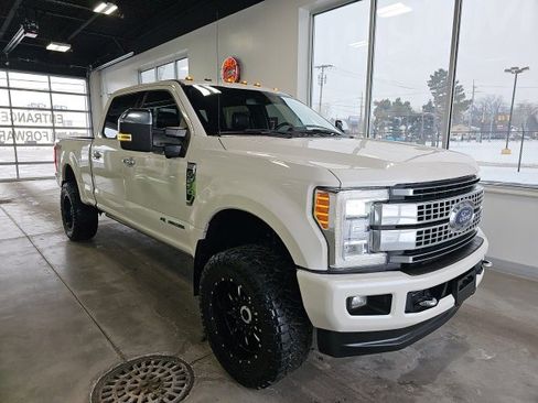 Used 2017 Ford F250 Platinum w/ Platinum Ultimate Package image 3