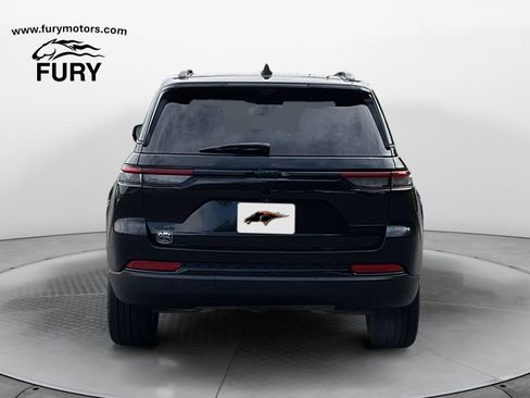 Used 2024 Jeep Grand Cherokee Limited w/ Luxury Tech Group II AWD/4WD image 4