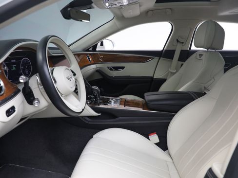 Certified 2024 Bentley Flying Spur Plug-In Hybrid image 20