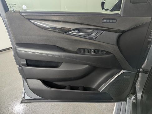 Used 2018 Cadillac Escalade Platinum image 17
