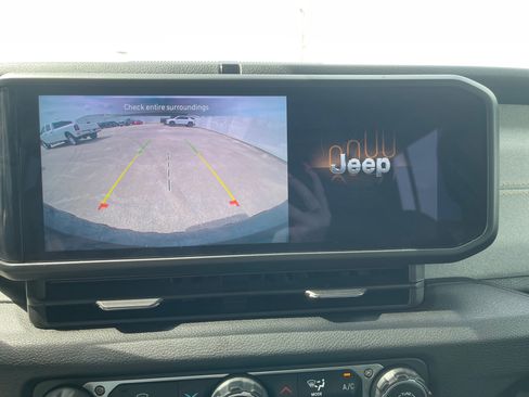 Used 2024 Jeep Wrangler Unlimited Sport AWD/4WD image 25