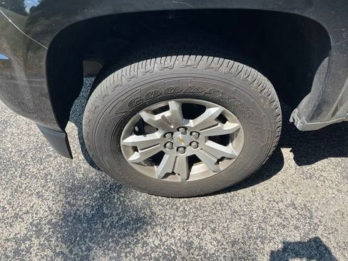 Used 2018 Chevrolet Colorado LT AWD/4WD image 12