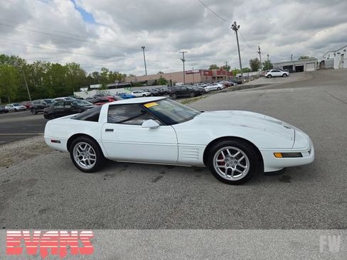 Used 1994 Chevrolet Corvette Coupe RWD image 2