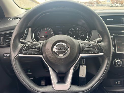 Used 2021 Nissan Rogue Sport S image 18