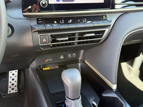 Used 2026 Toyota Camry SE w/ Convenience Package image 20