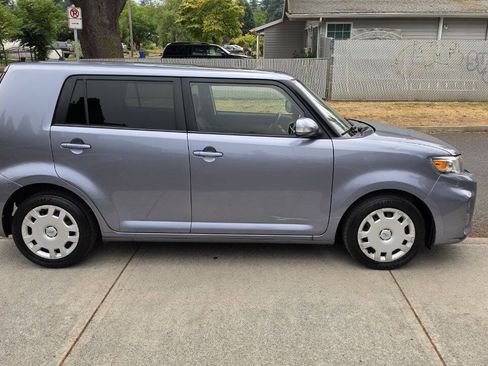 Used 2012 Scion xB FWD image 4