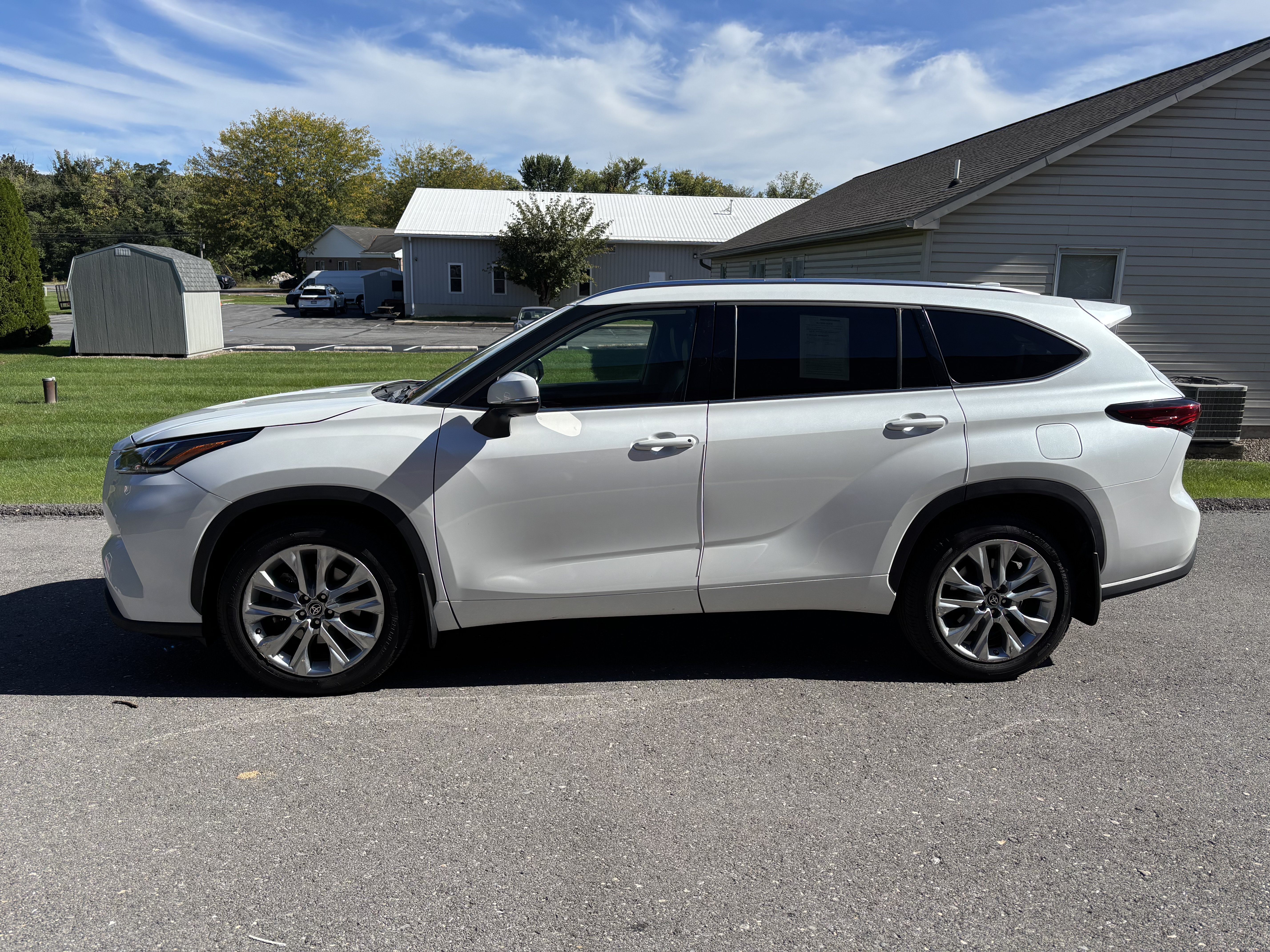 Used 2022 Toyota Highlander Limited AWD/4WD image 7