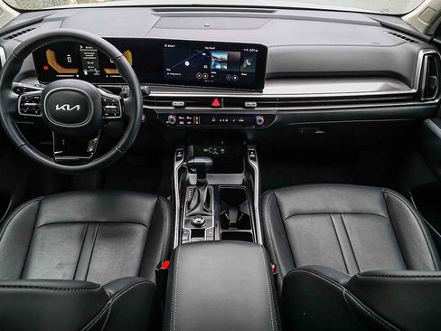 Certified 2025 Kia Sorento S FWD image 19