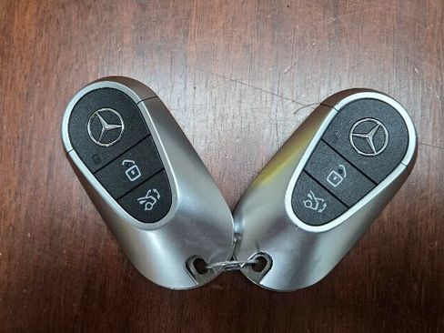 Used 2025 Mercedes-Benz GLC 300 image 37