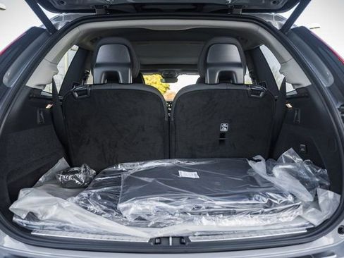 New 2026 Volvo XC90 B6 Plus w/ Protection Package Premier image 9