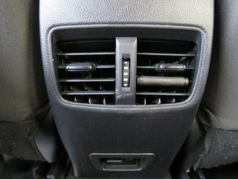 Used 2022 Toyota Corolla Cross LE w/ Moonroof Package image 19