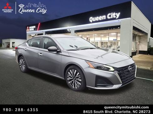 Used 2024 Nissan Altima 2.5 SV FWD image 1