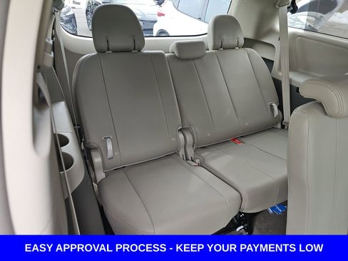 Used 2017 Toyota Sienna XLE Premium image 11