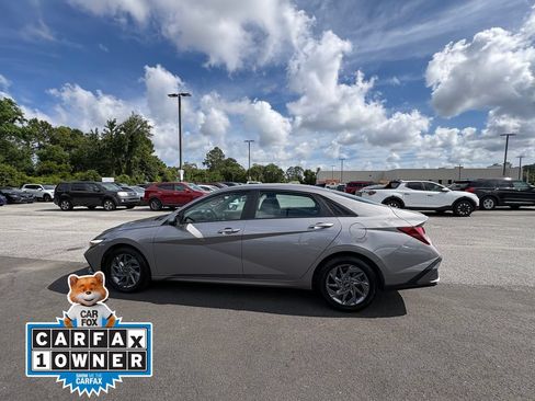 Used 2024 Hyundai Elantra SEL FWD image 2